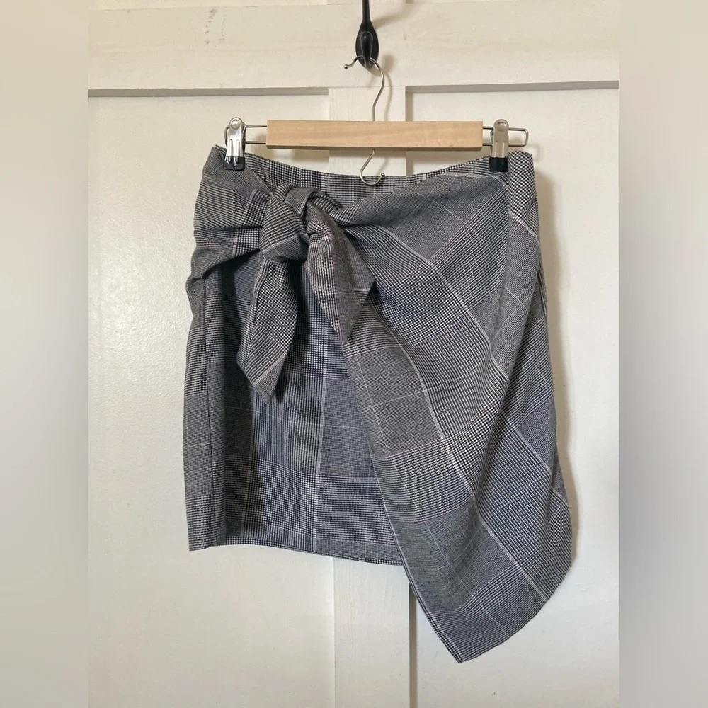 WHO what wear glen plaid asymmetrical mini skirt knot detail metal zipper size 6